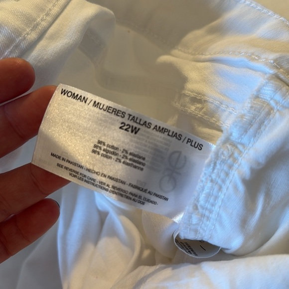 CODE BLEU Classic Straight Leg Cropped Capri White Jeans Size 22W 24W Plus NEW - Picture 13 of 14